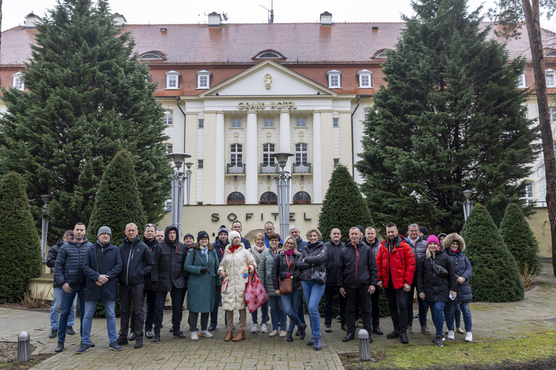 grupa pod Grand Hotelem